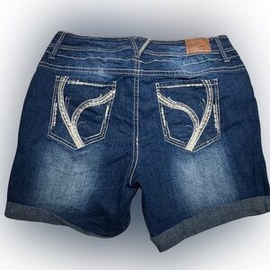 🛍️ Ariya Women's Bermuda Denim Jean Shorts Size 20 Stretch Casual Embroidered